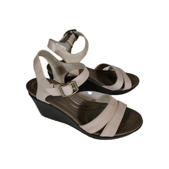 Crocs Leigh II Wedge Size 6 Comfort Sandals Ankle Strap Womens Tan Beige Neutral - Picture 1 of 7